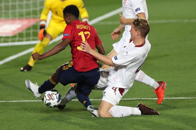 组图：世界杯韩国2-1逆转捷克 众将开心庆祝